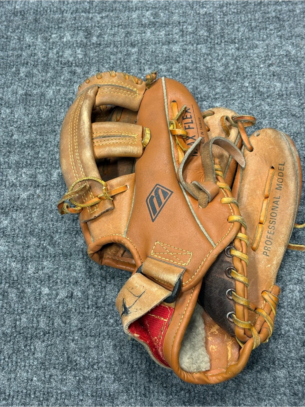 Mizuno Tan Youth Baseball Glove - Right Hand